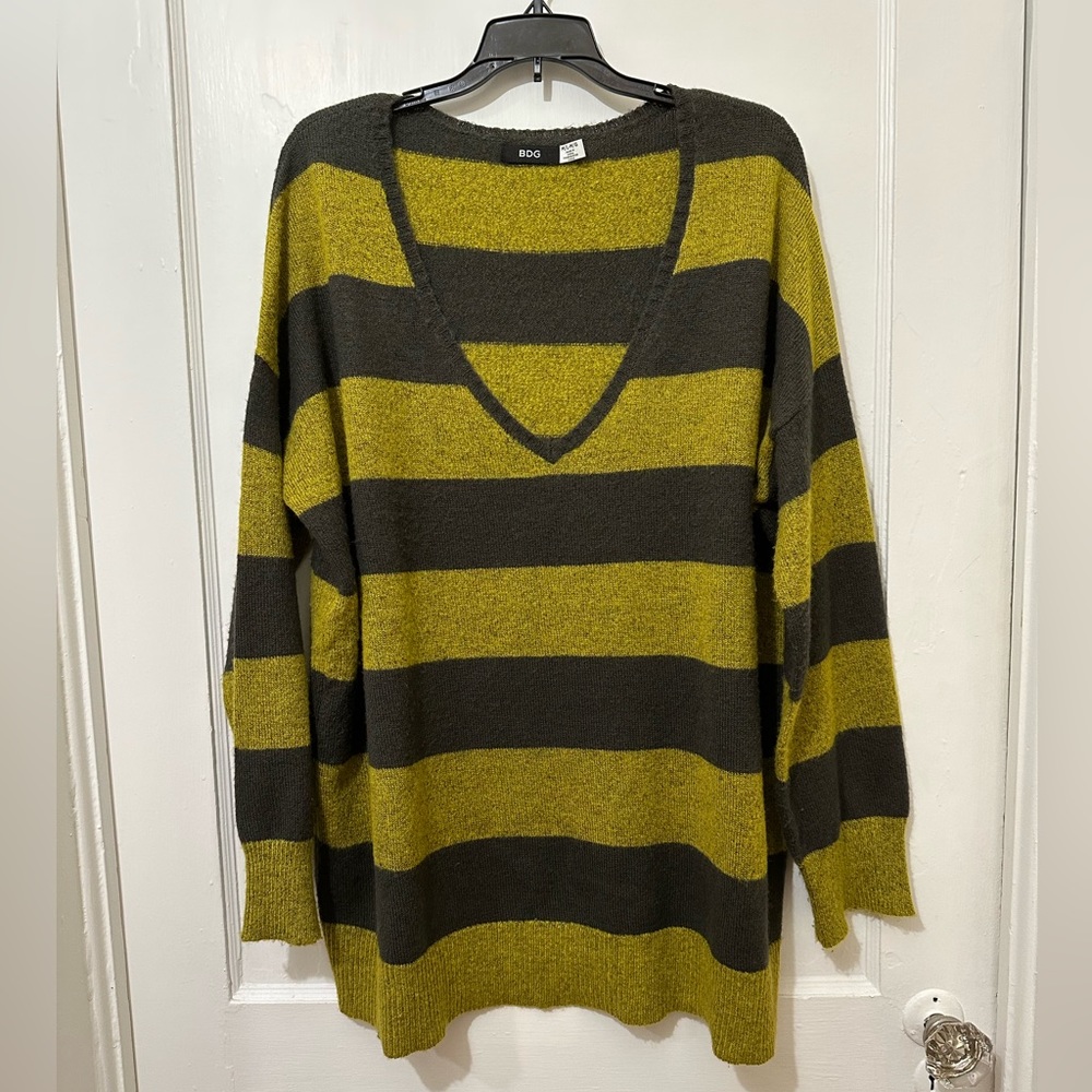 BDG Sweater